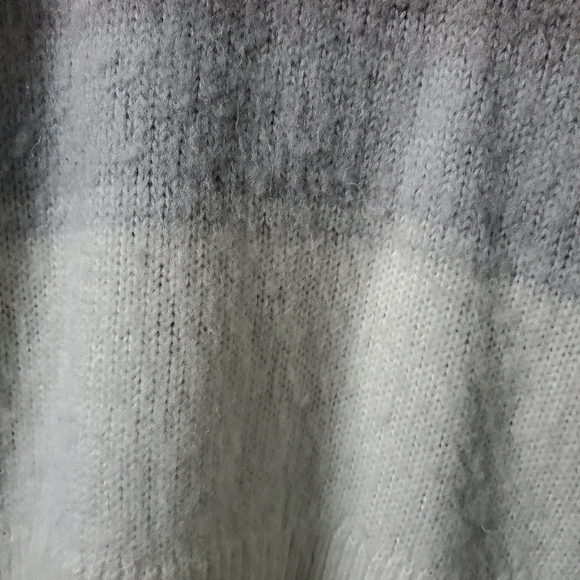 Simply vera by Vera Wang black and gray sweater size xs fits very oversized - Picture 3 of 6
